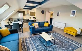 Pier House Luxury Apartment